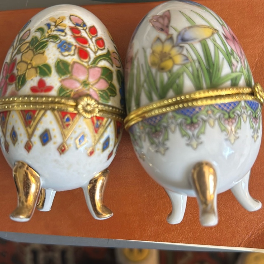 Porcelain egg trinket box.. vintage